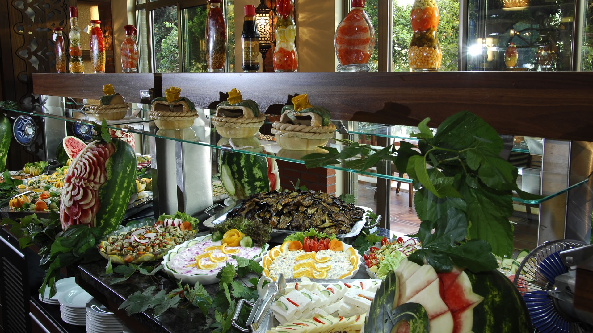 MAIN RESTAURANT