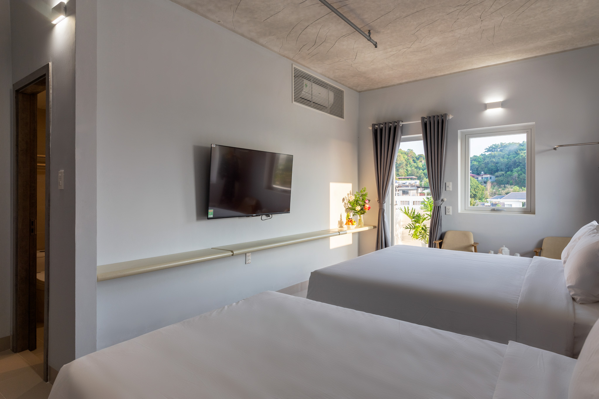 DELUXE TRIPLE WITH BALCONY