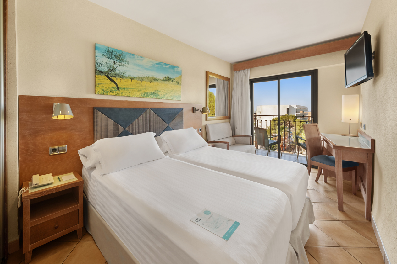 Single w.Child Standard Room Balcony-Terrace