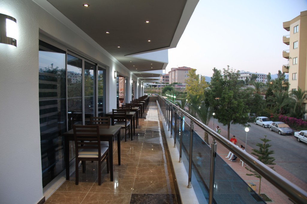 MAIN RESTAURANT
