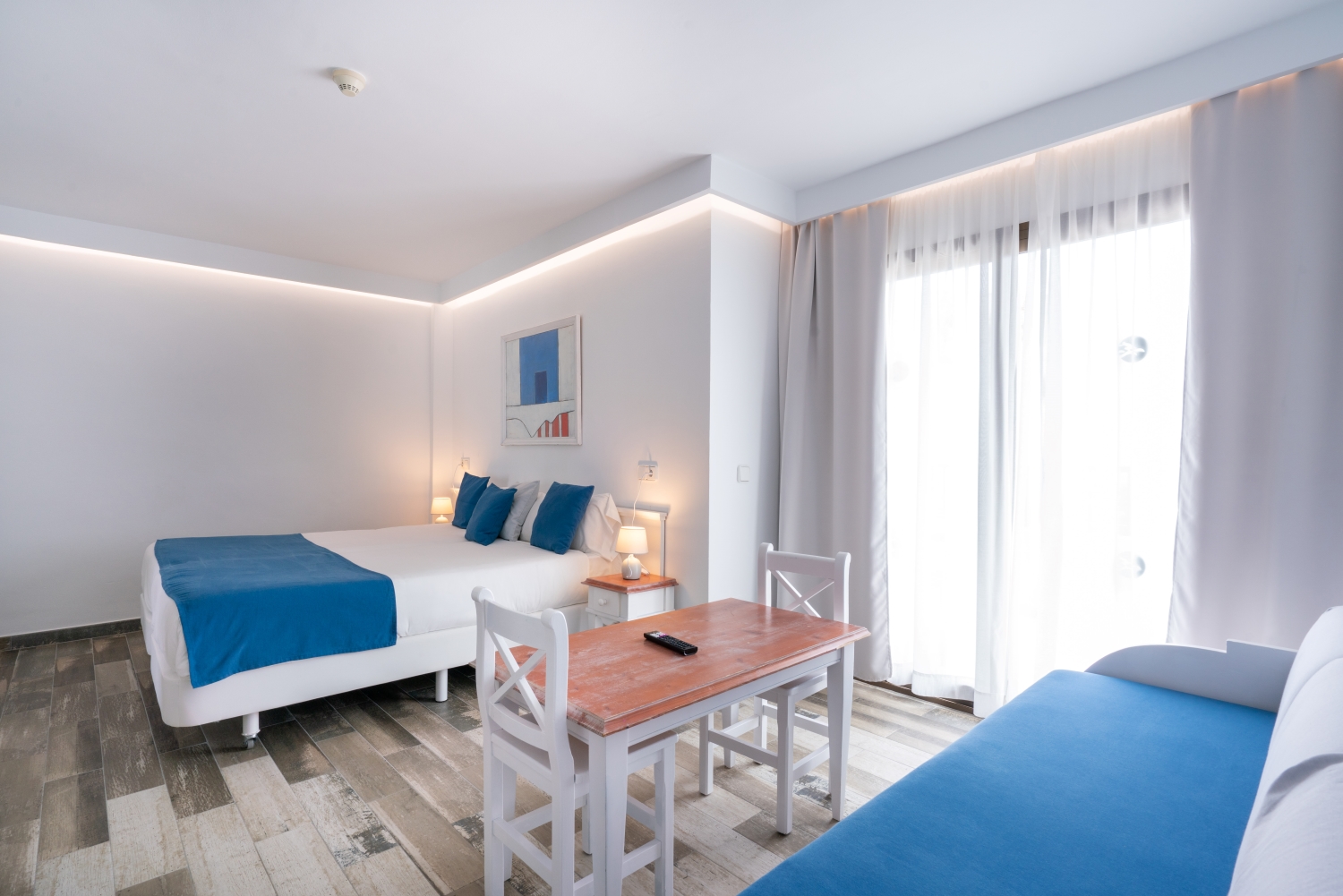 DOUBLE STANDARD PREMIUM BALCONY OR TERRACE 