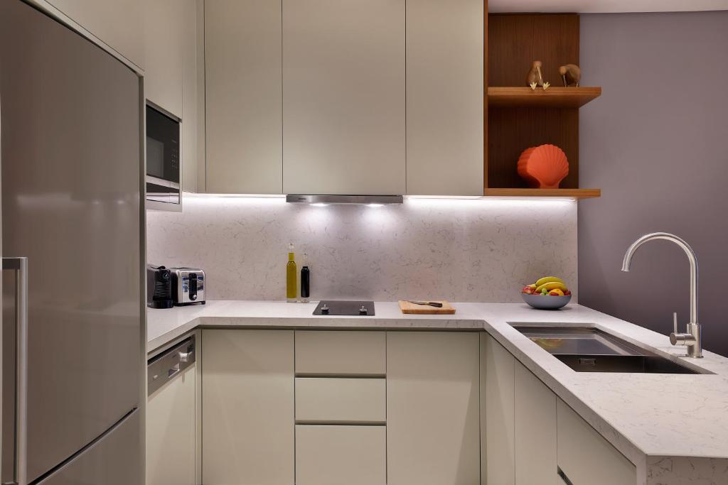 FAMILY CONNECTING TWO BEDROOM APARTMENT (KING/TWIN)