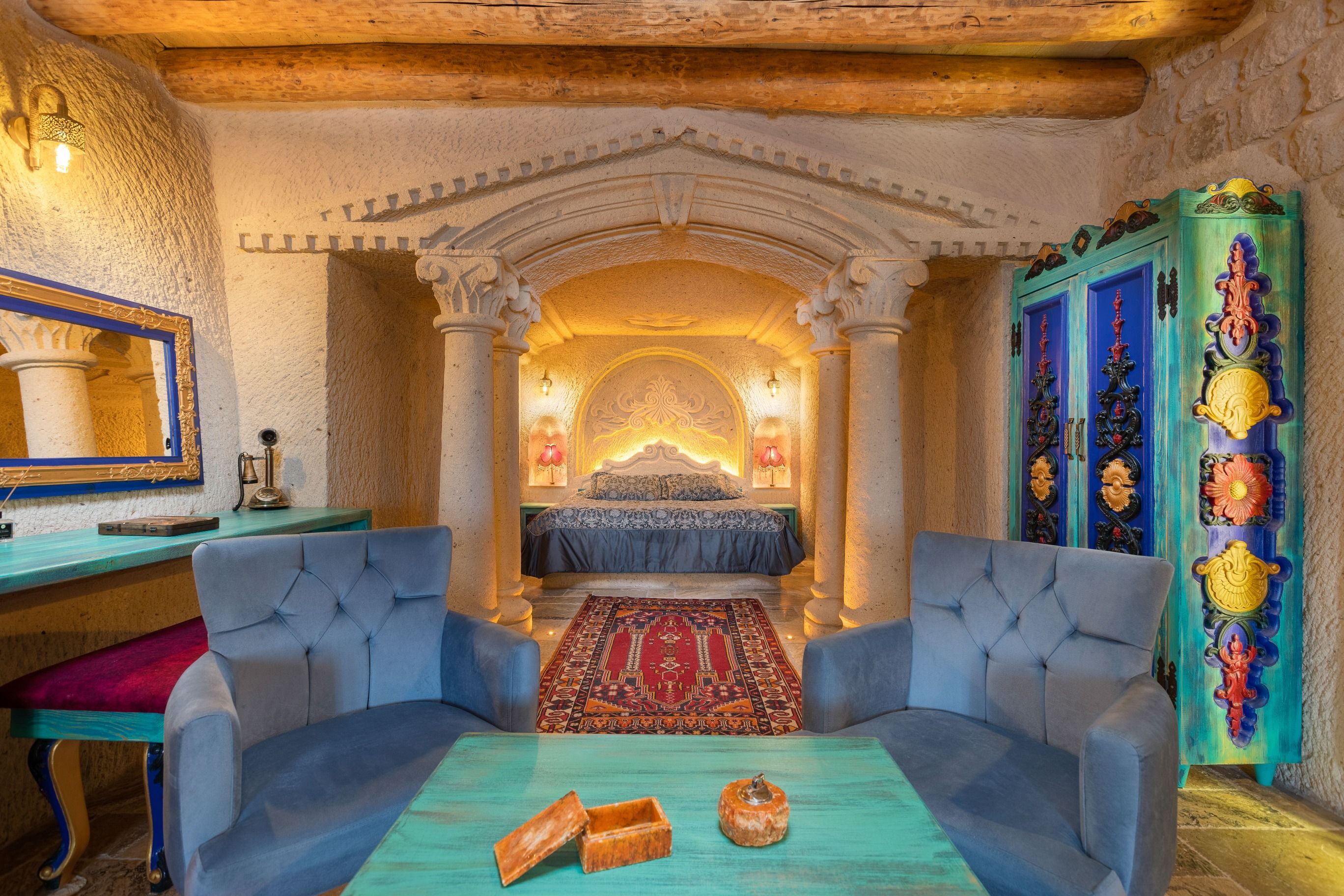 DELUXE STONE ROOM
