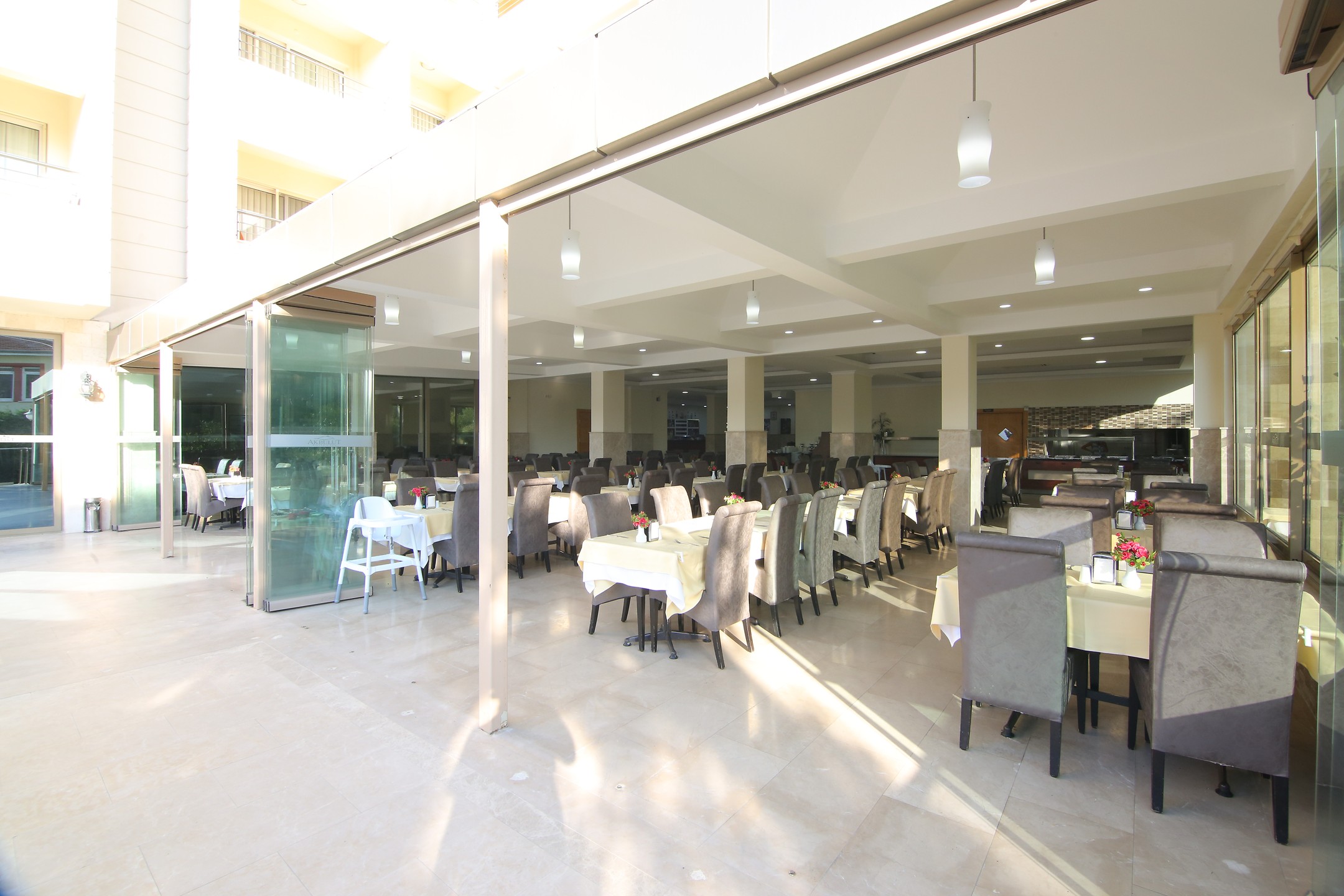 MAIN RESTAURANT