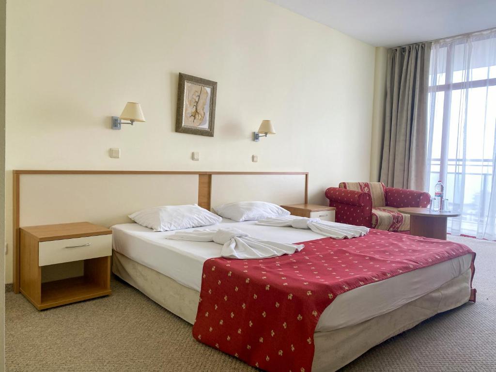 Deluxe Suite (PoolView)