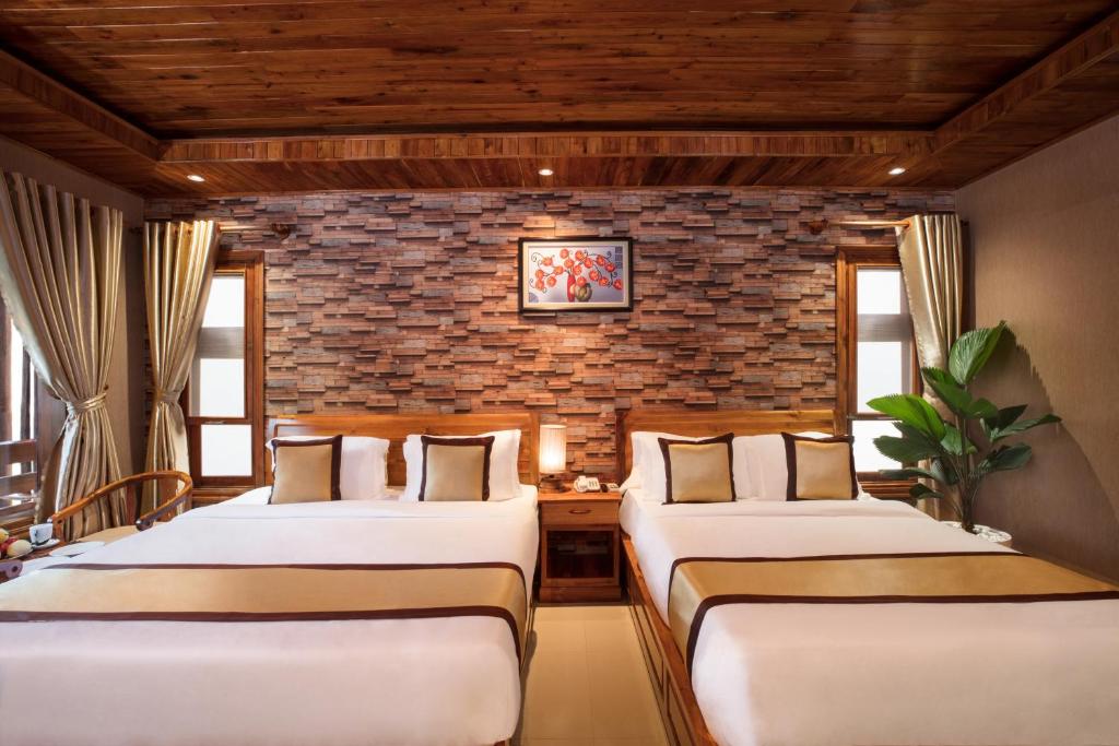 SUPERIOR TRIPLE GARDEN/POOL VIEW WITH BALCONY