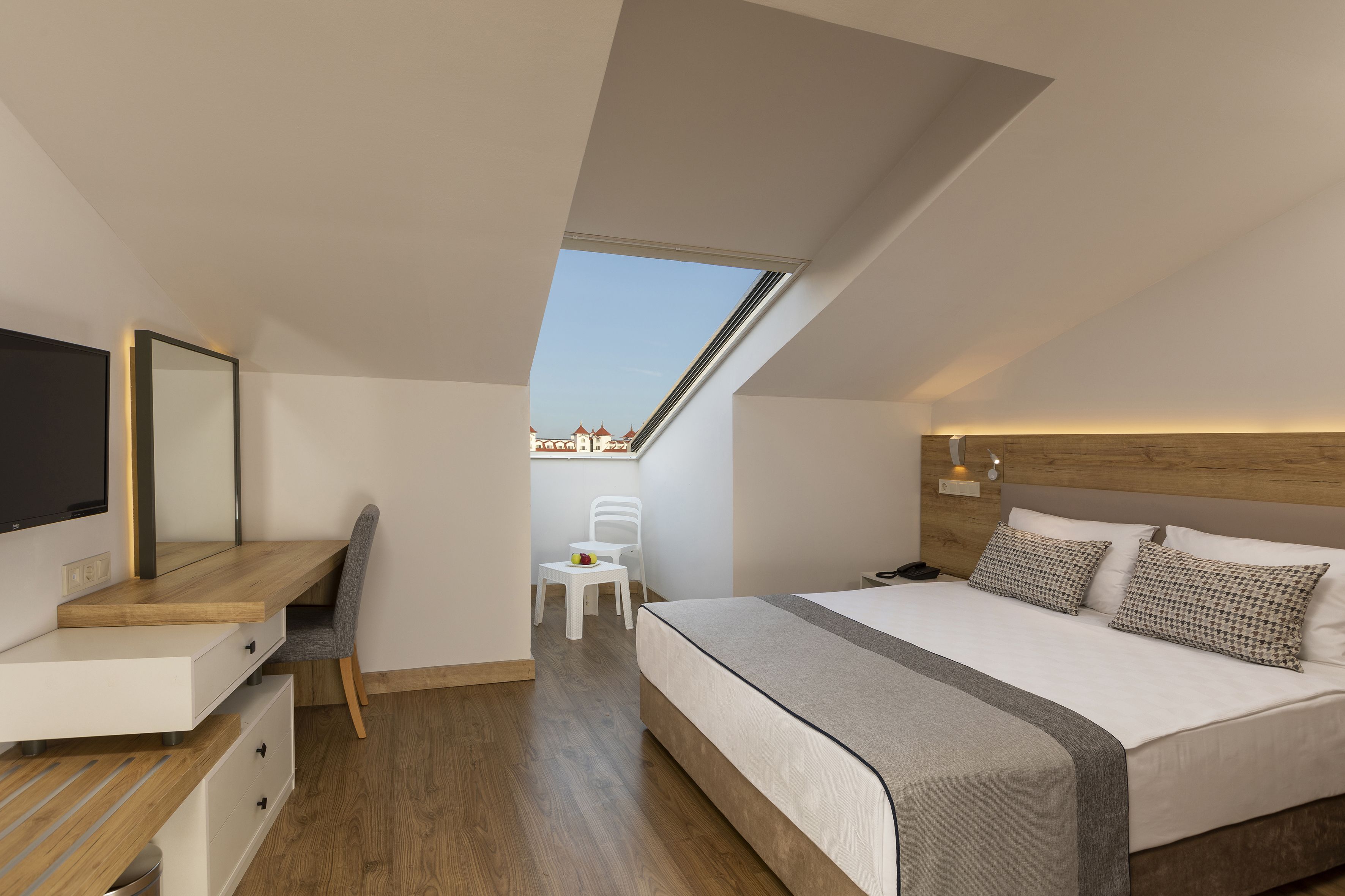 CLUB BUILDING LOFT ROOM