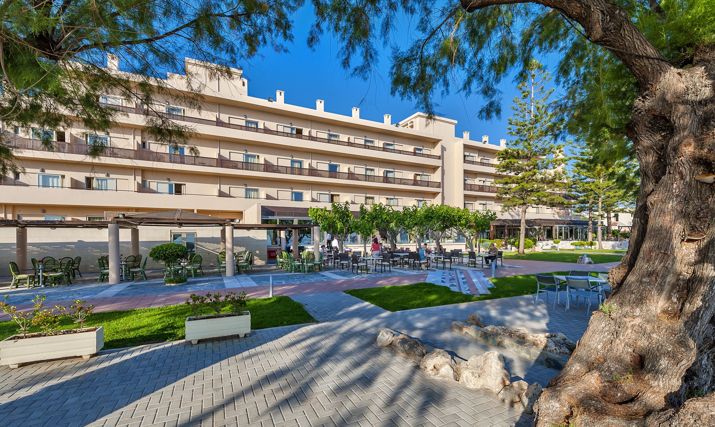 MAIN RESTAURANT 