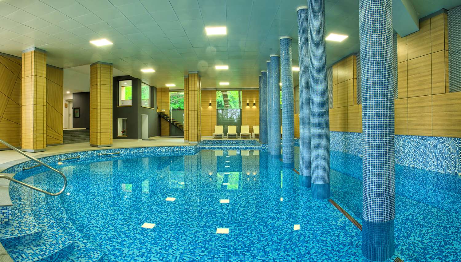 Piscină interioară
