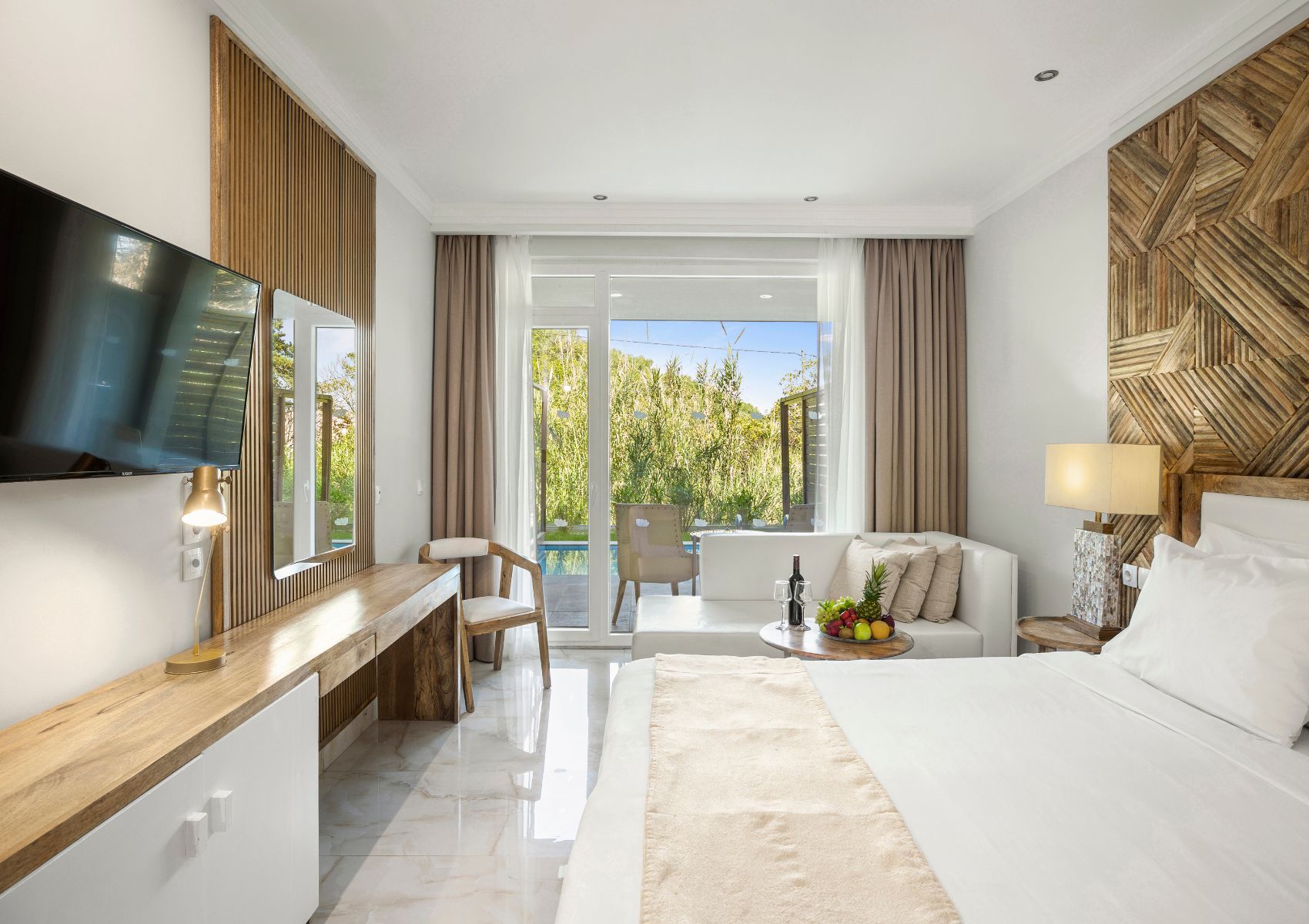  SUPERIOR DOUBLE WITH PLUNGE POOL
