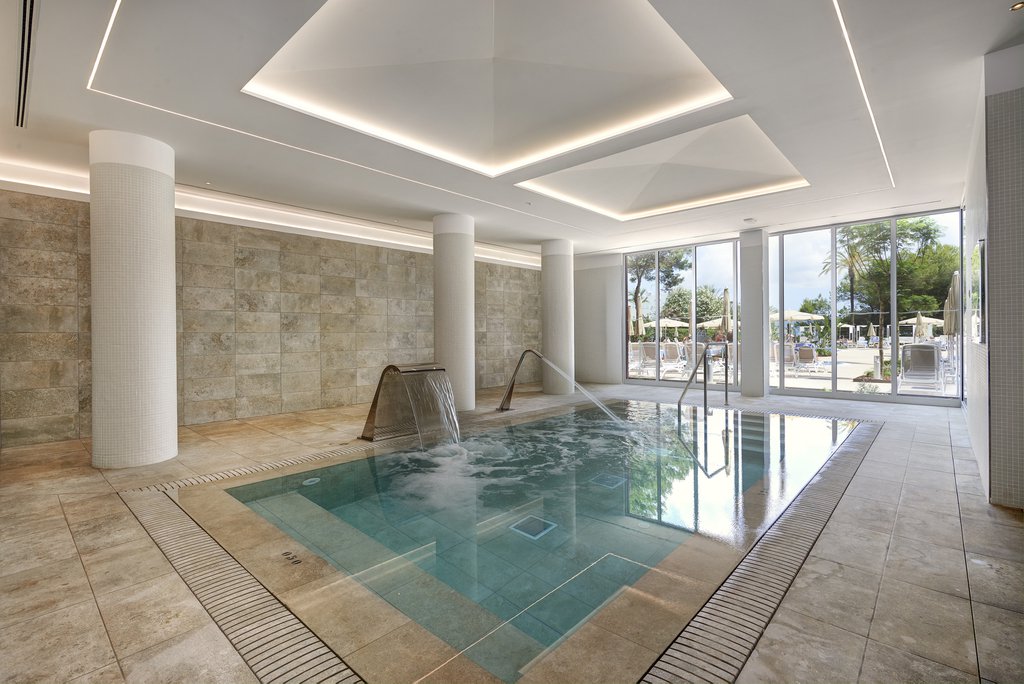 Piscină interioară