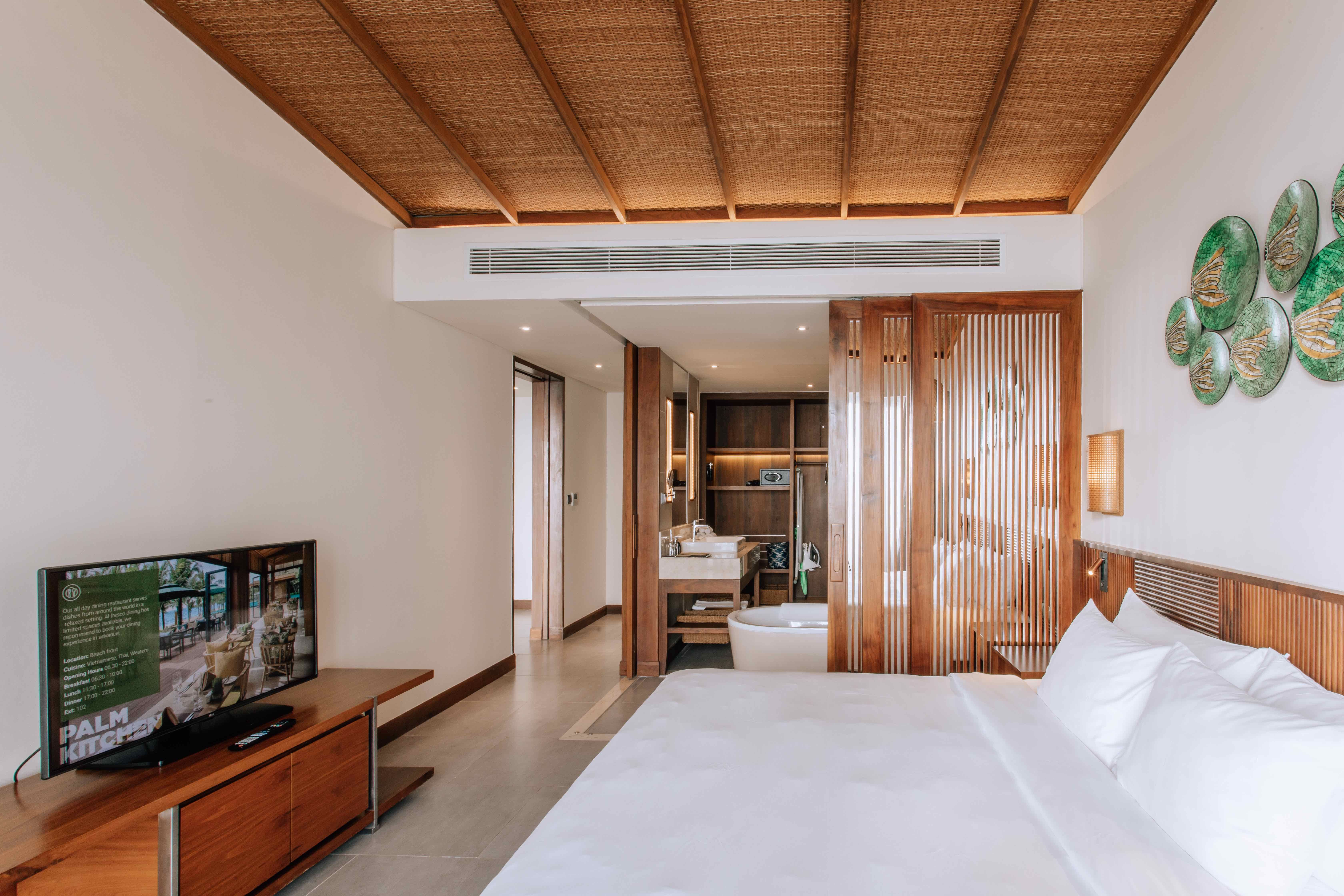 EXECUTIVE SUITE WITH BALCONY