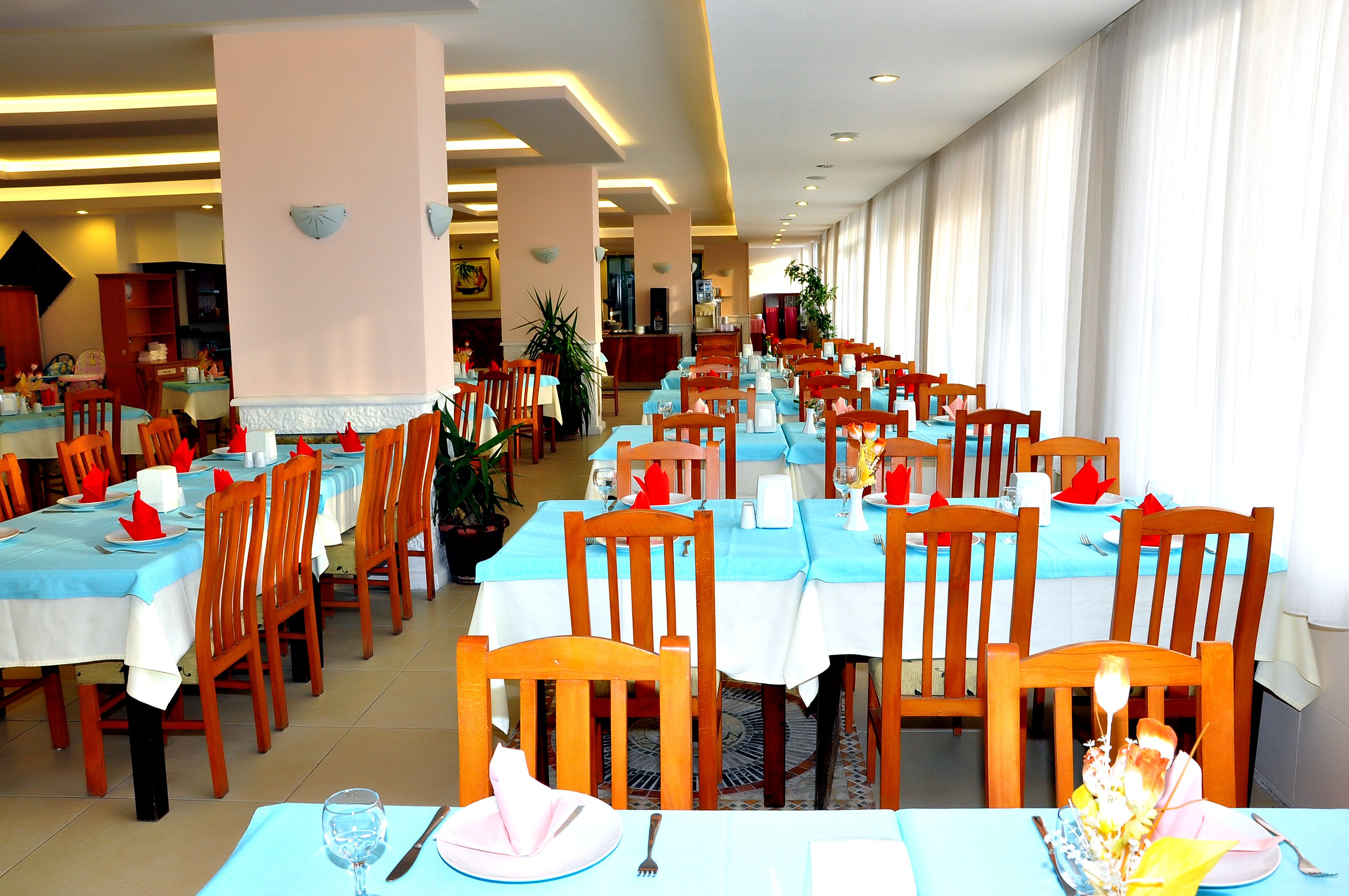 MAIN RESTAURANT