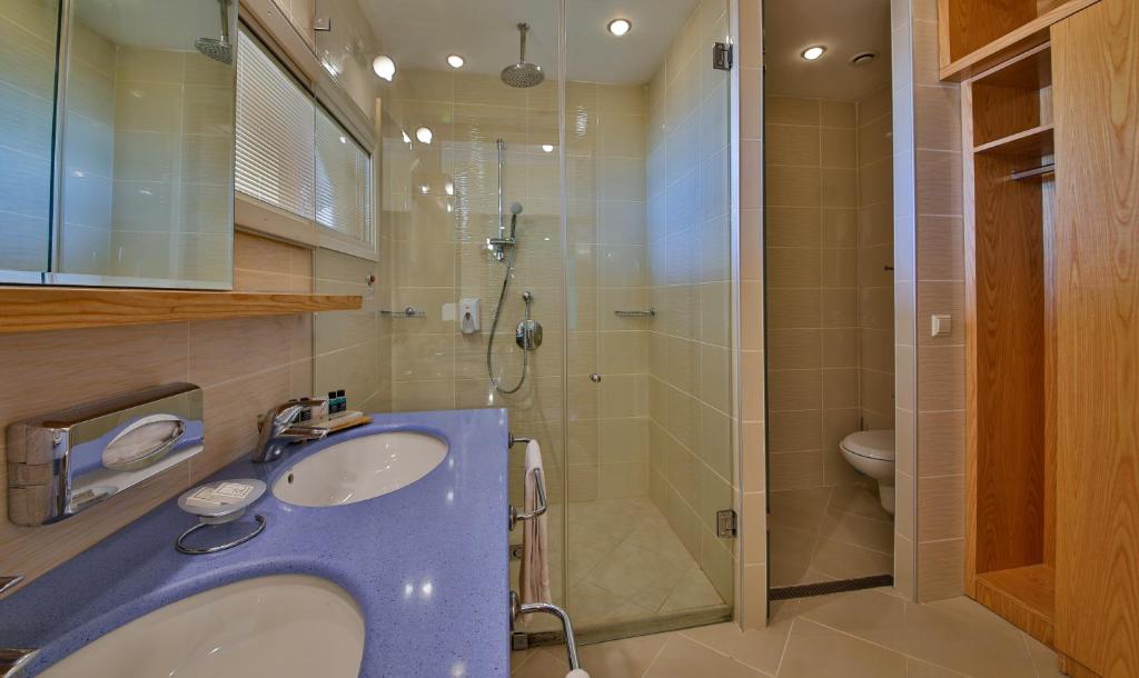 TWIN STANDARD ROOM (BALCONY OR TERRACE LOW COST)
