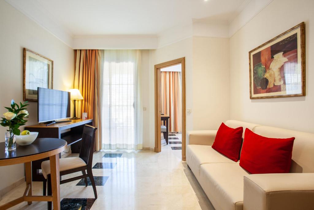 JUNIOR SUITE STANDARD POOL VIEW