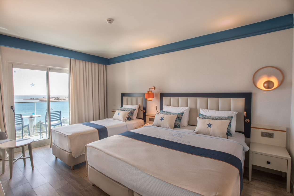Standard Side Sea View Room with Balcony