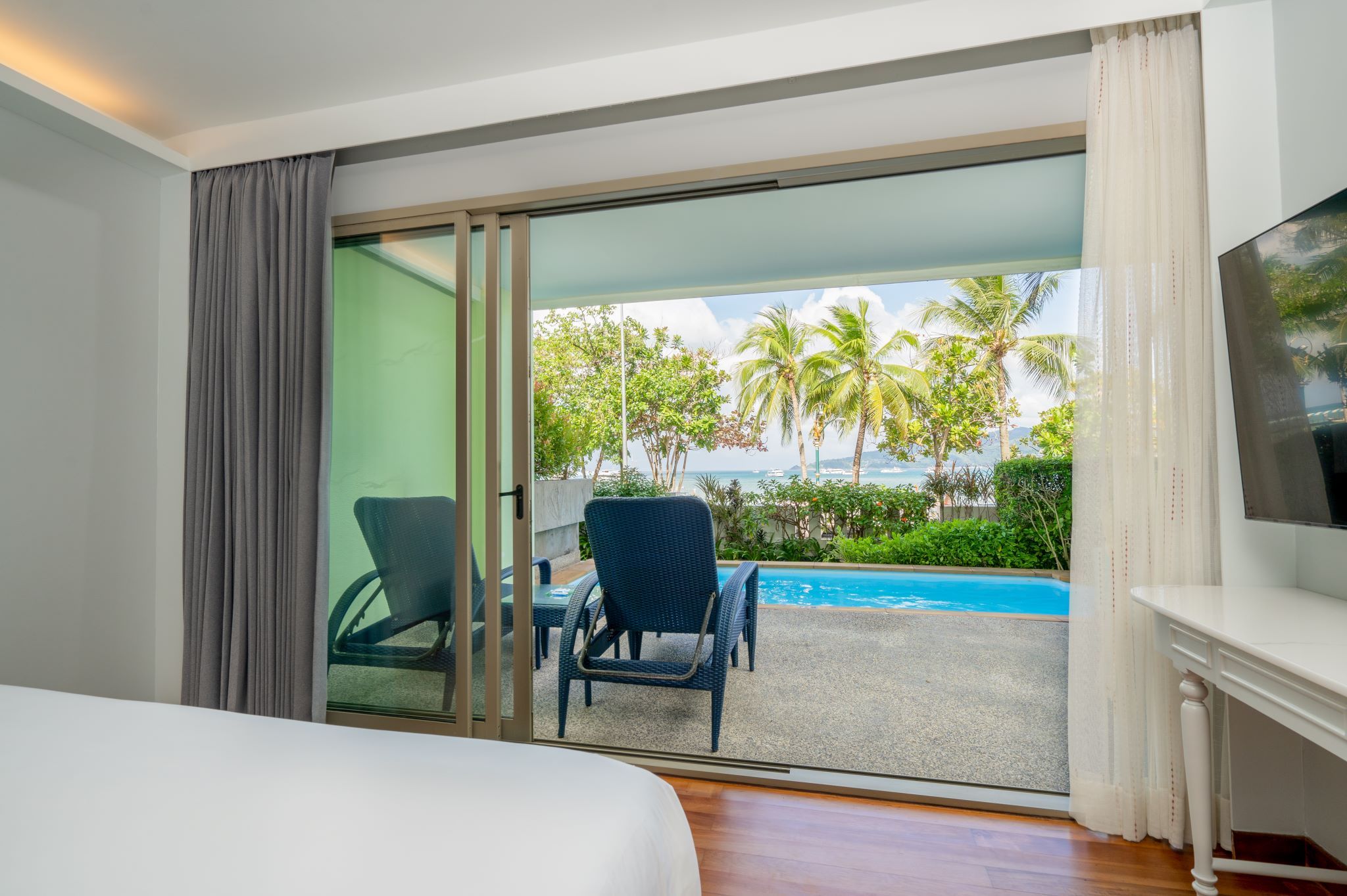 One Bedroom Plunge Pool Suite Sea View