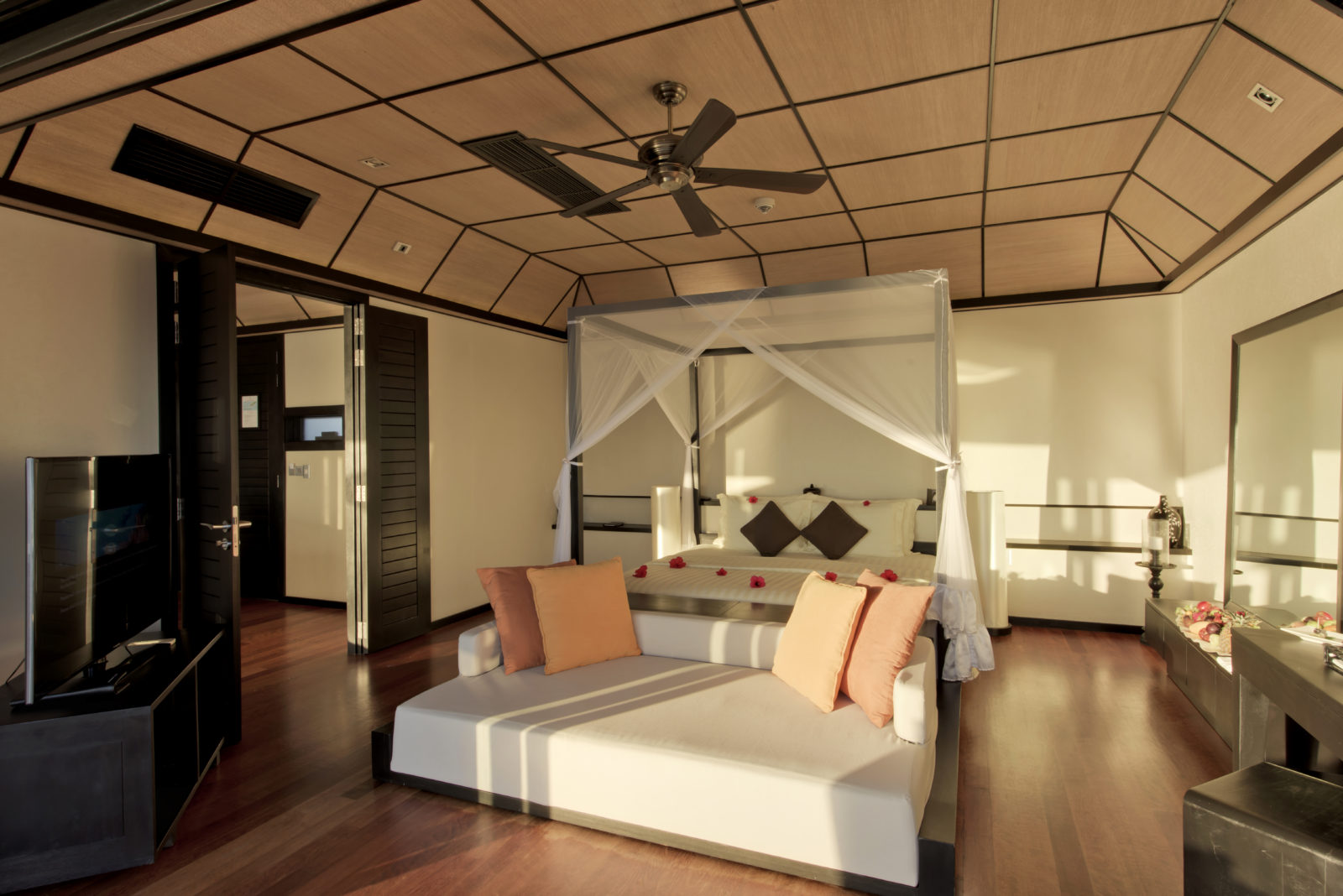 SUNSET WATER SUITE