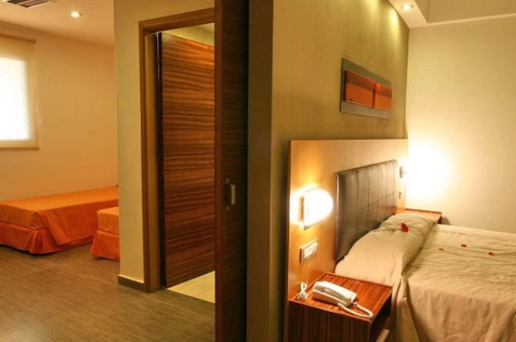 Family 1 Bedroom Balcony or Terrace 