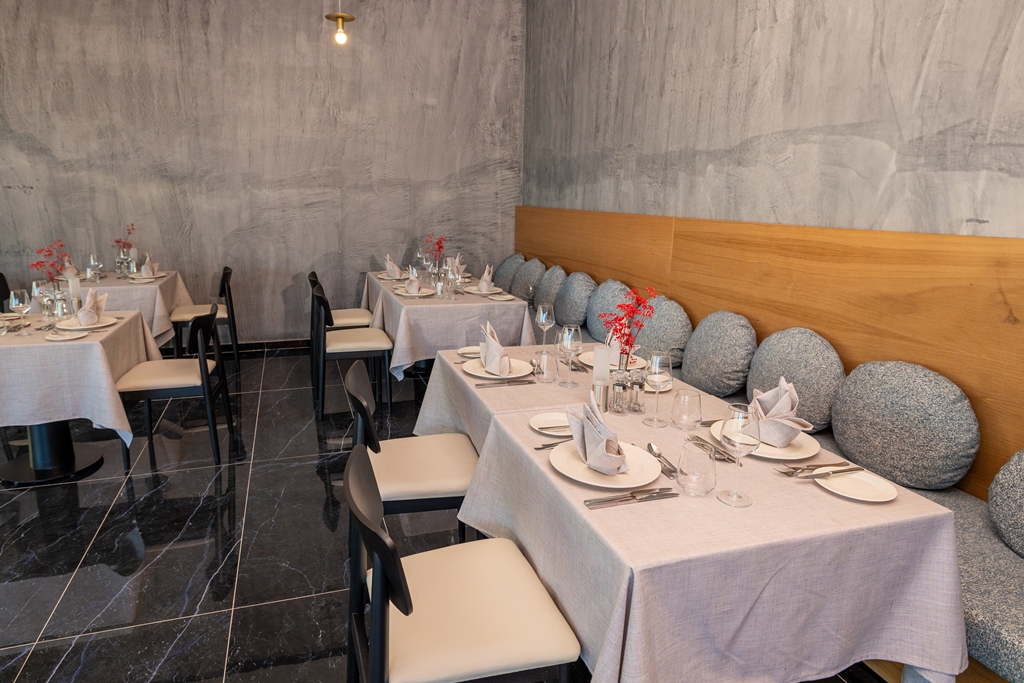 She & He Adult Restaurant