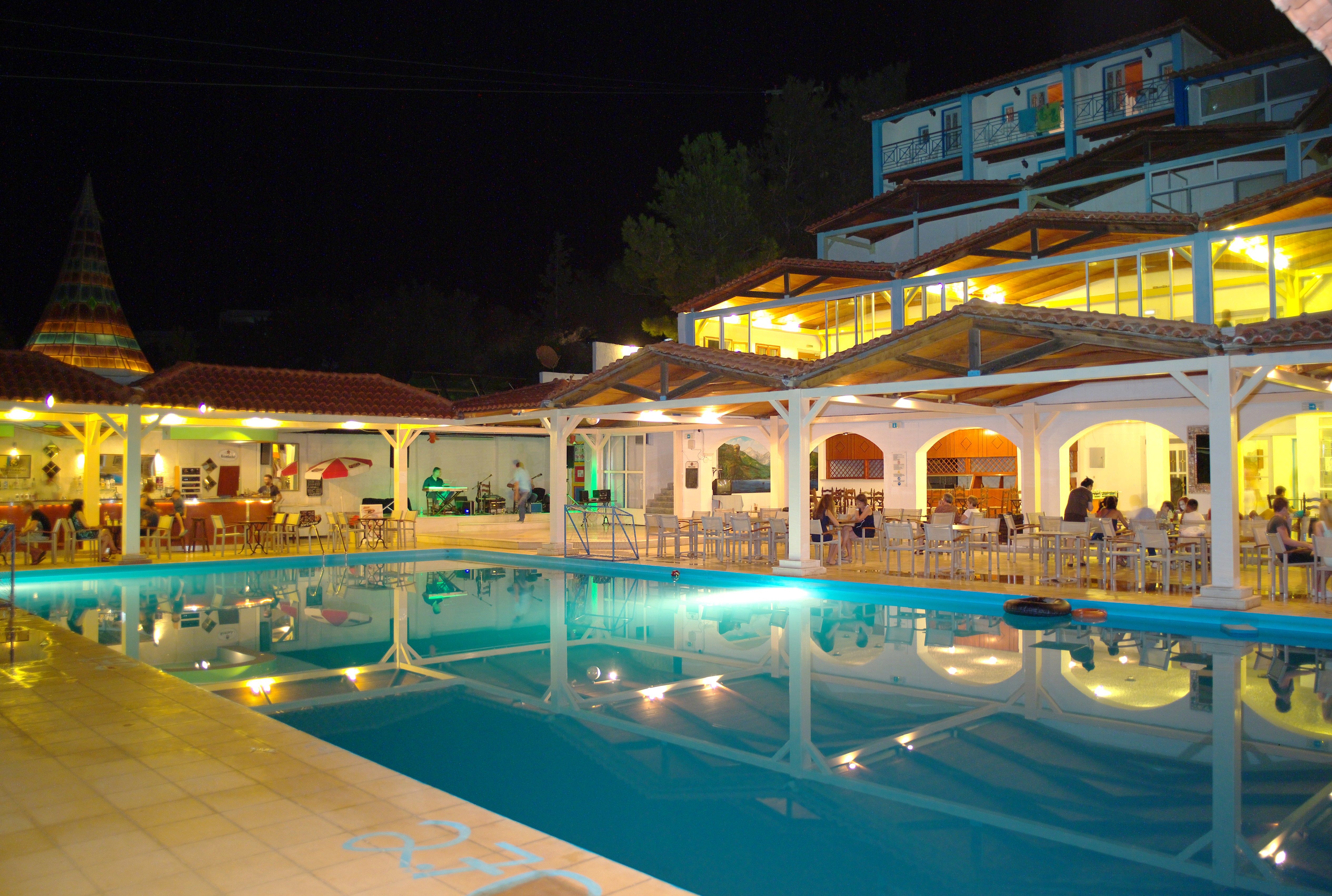 Pool Bar