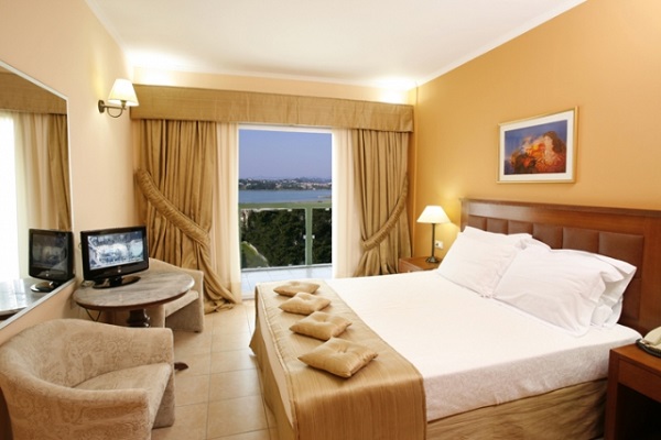 Corfu, Hotel Ariti Grand, camera, standard, tv, terasa, sea view.jpg