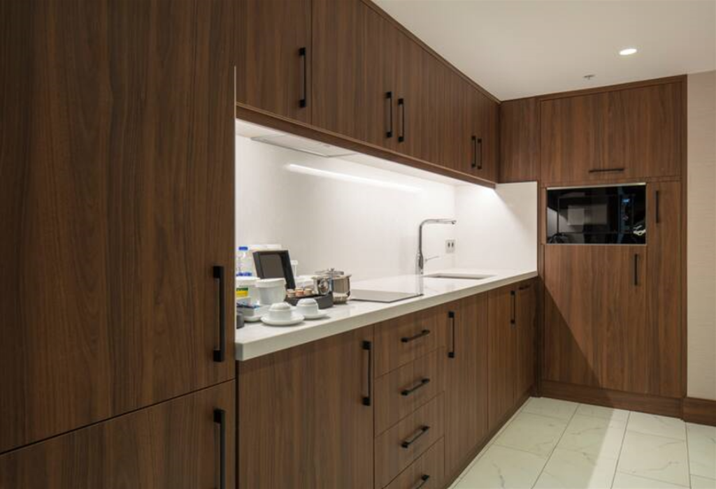 DELUXE SUITE WITH KITCHEN