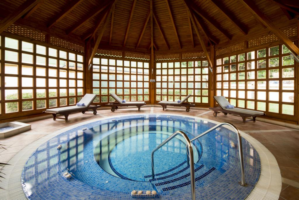 Piscină interioară