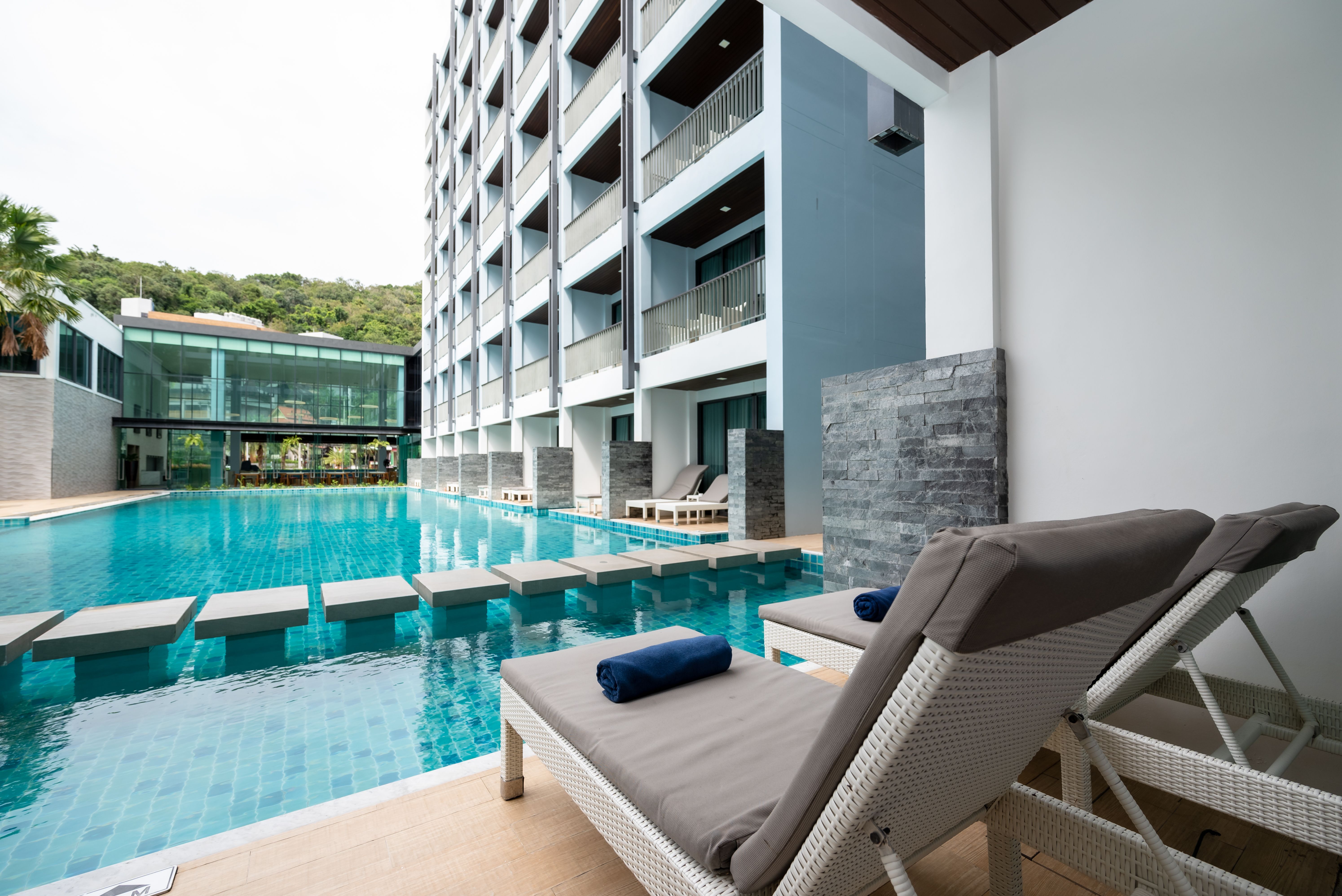 Deluxe Pool Access