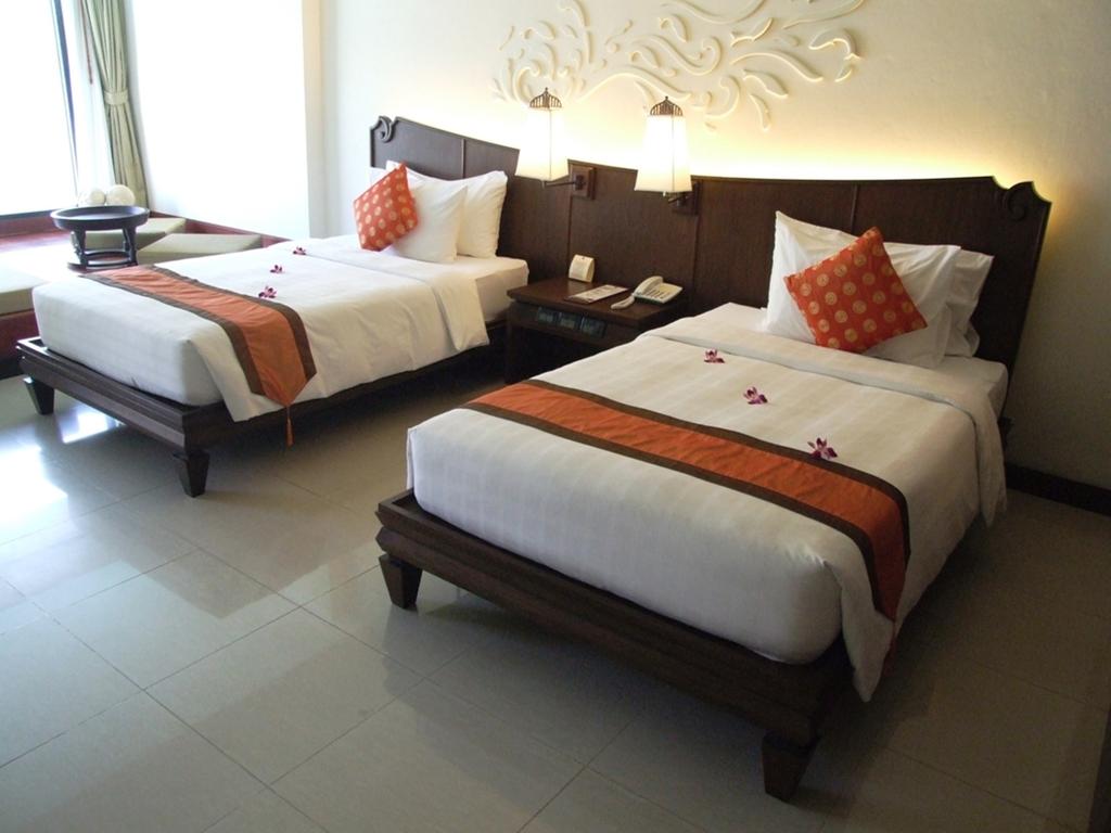 Pool Access Room