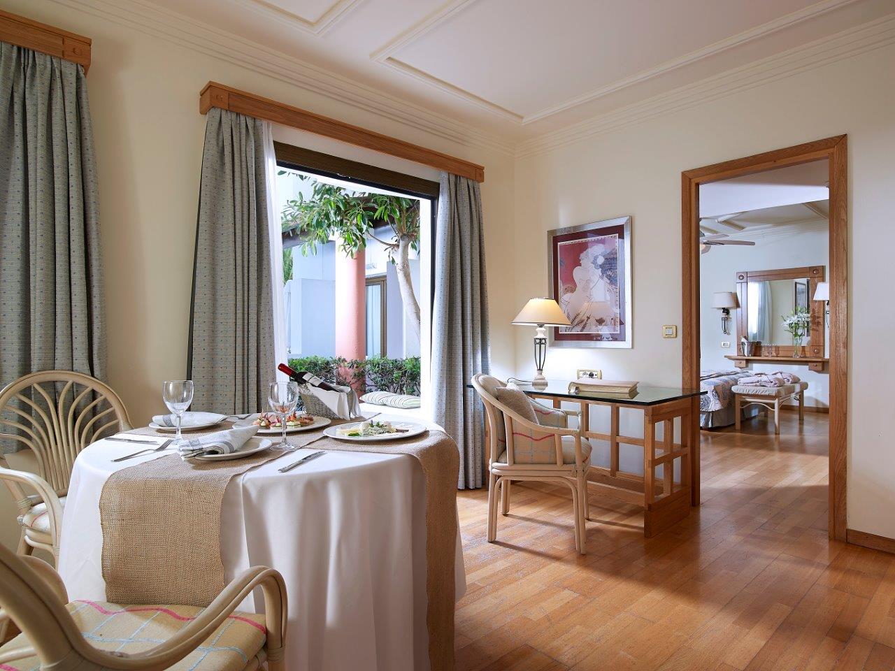 KNOSSOS SUITE SHARING POOL