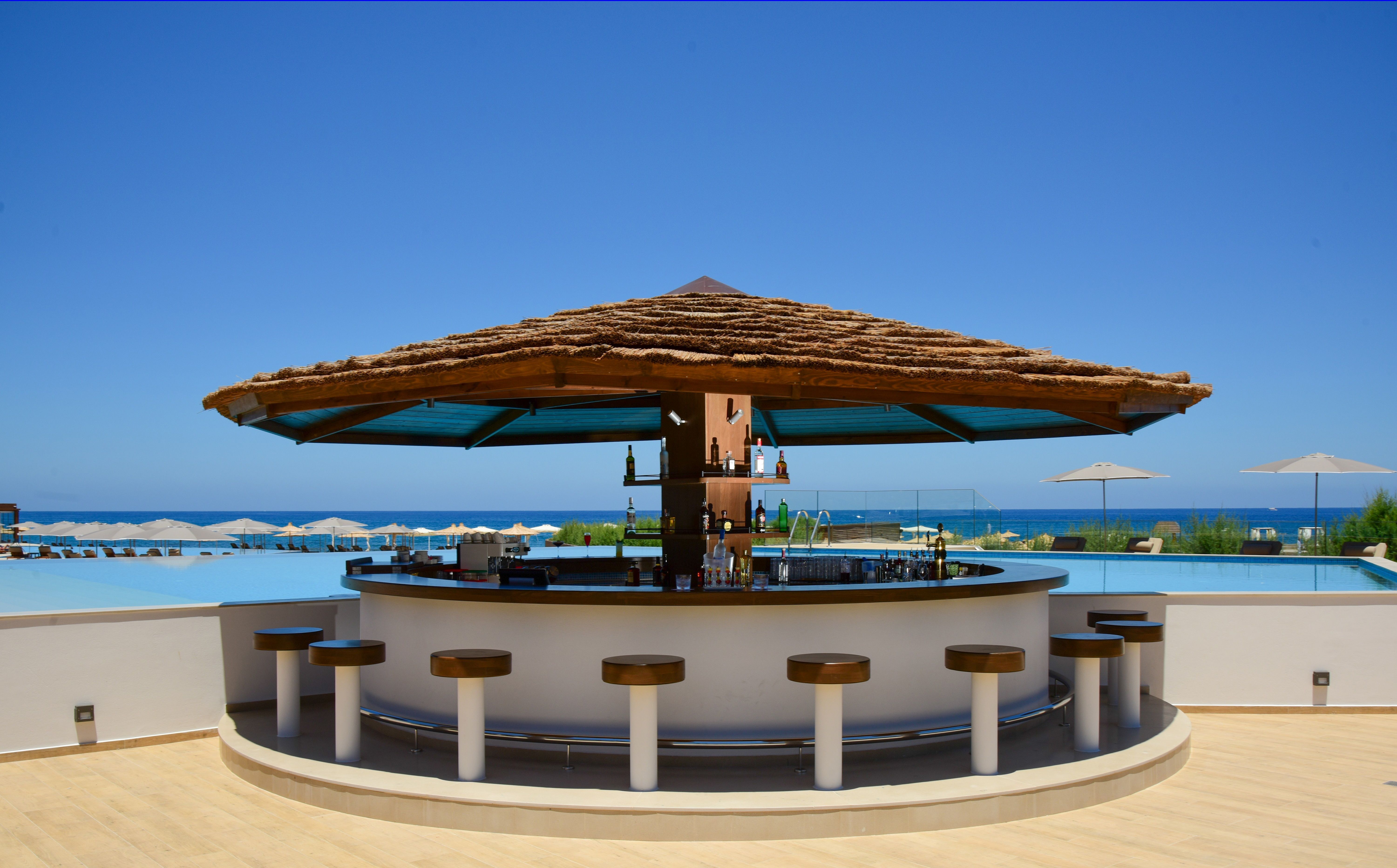POOL / SNACK BAR BREEZE