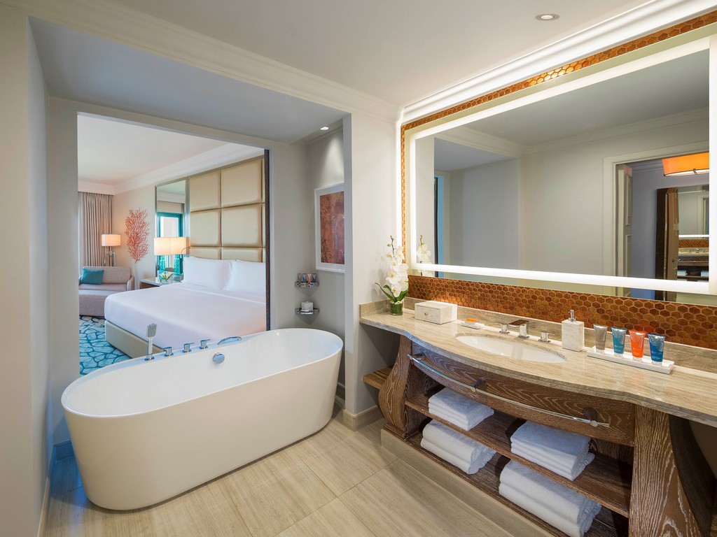 Palm Queen Room