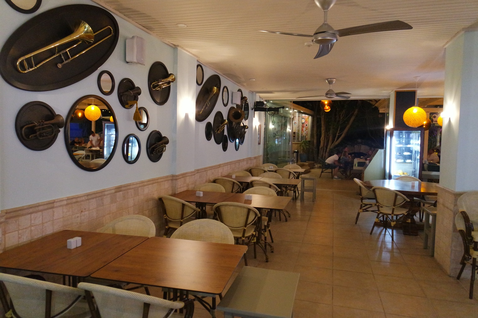 TONOZ RESTAURANT