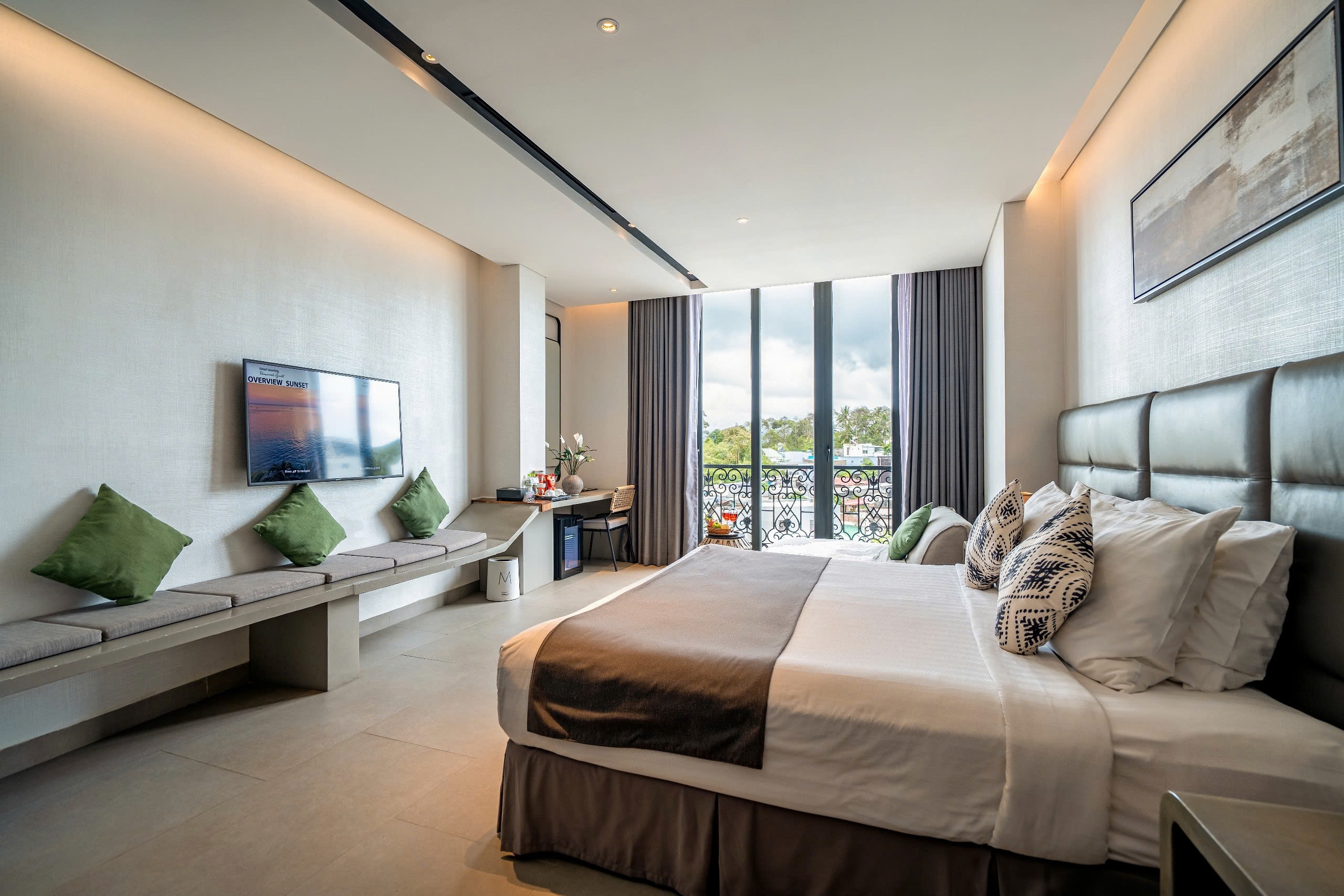  DELUXE DOUBLE SUITE WITH BALCONY