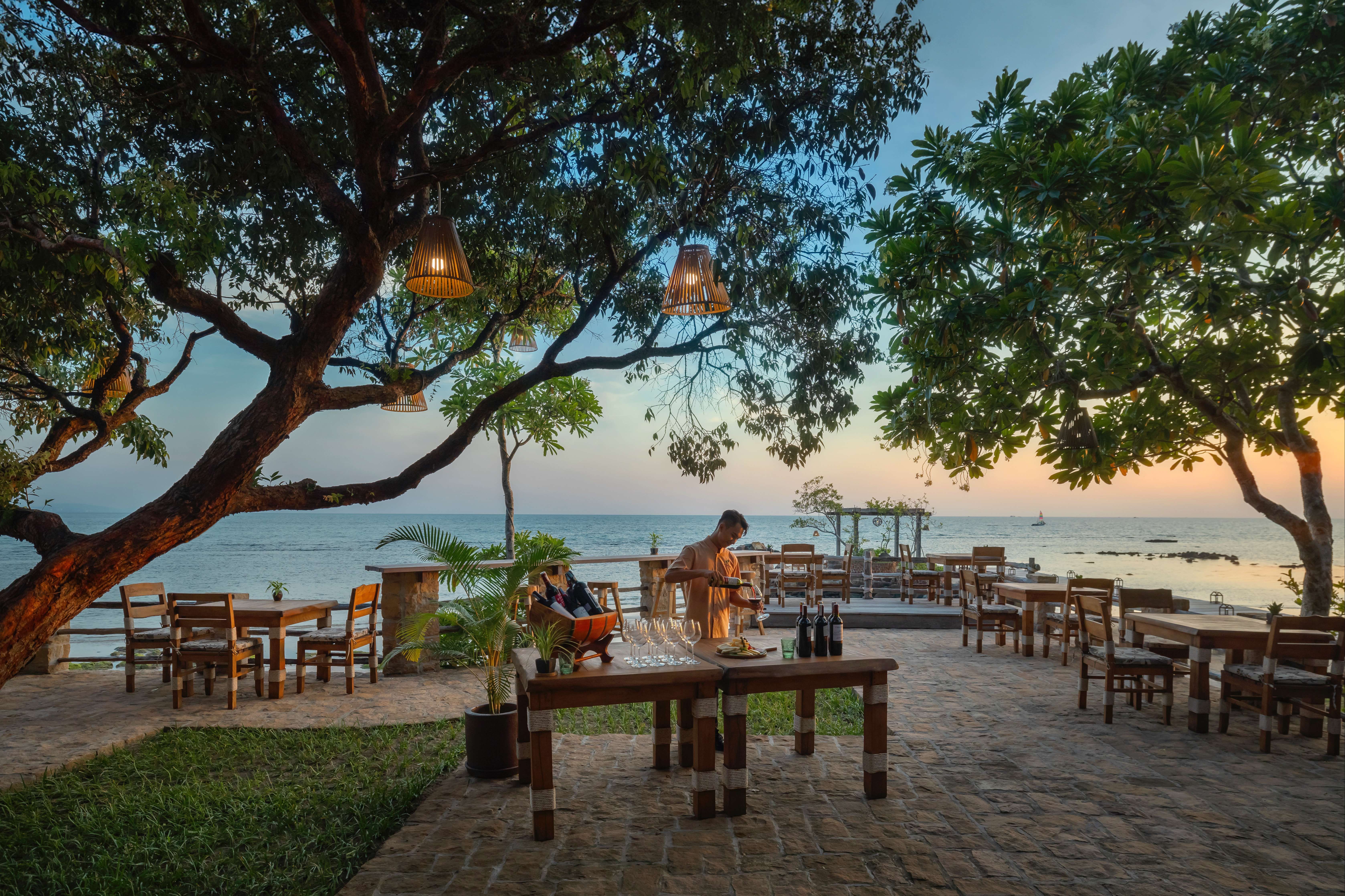 Coral Bay Lounge