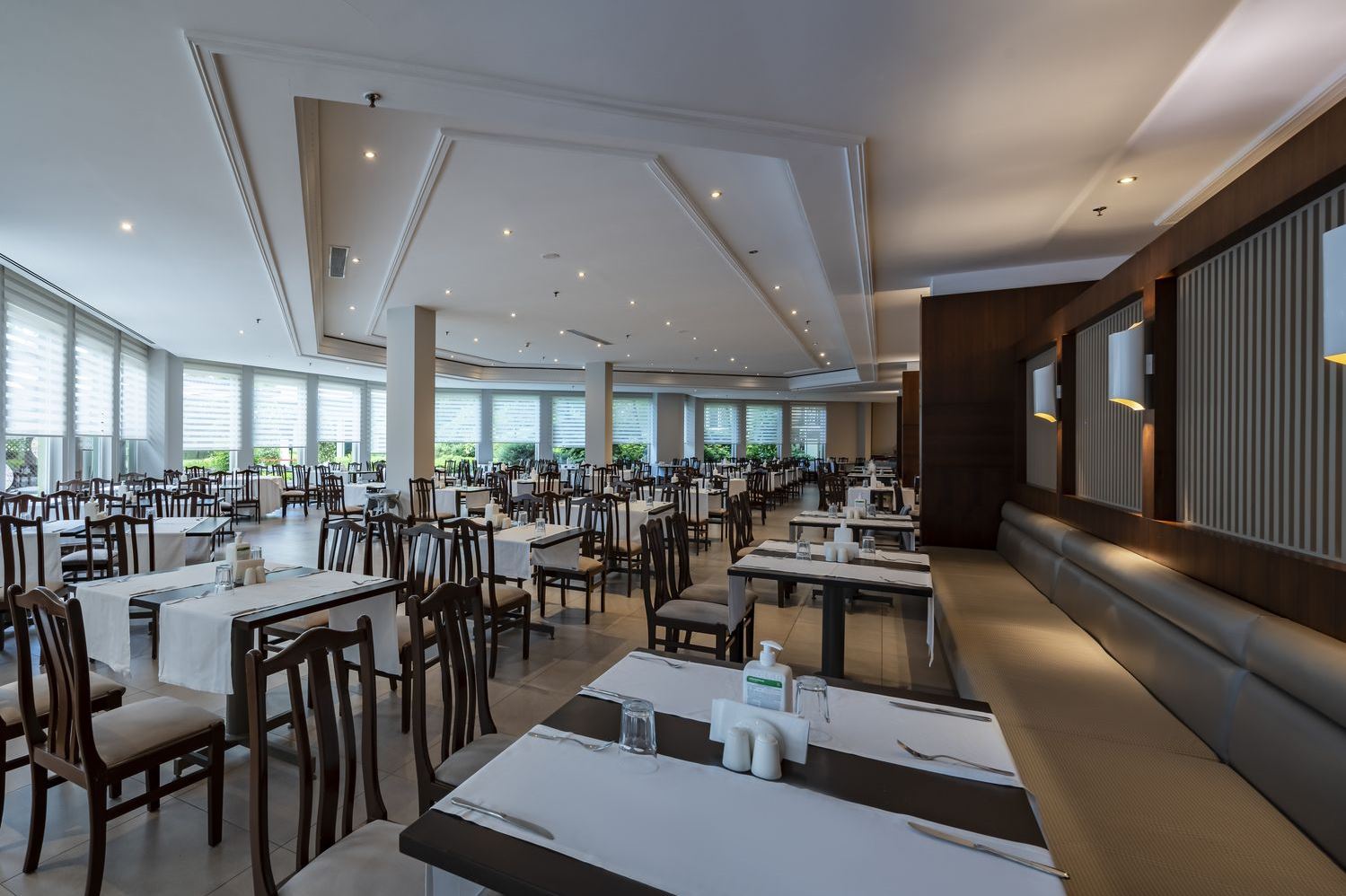 MAIN RESTAURANT