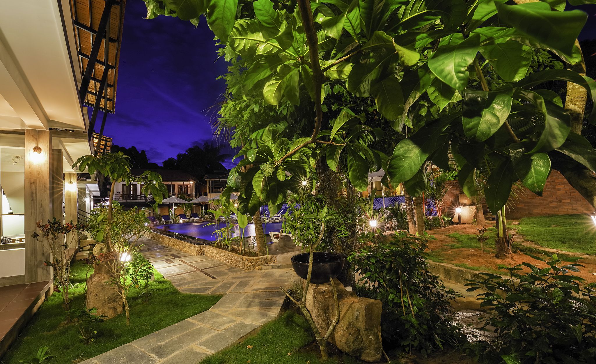 FAMILY GARDEN VIEW ROOM
