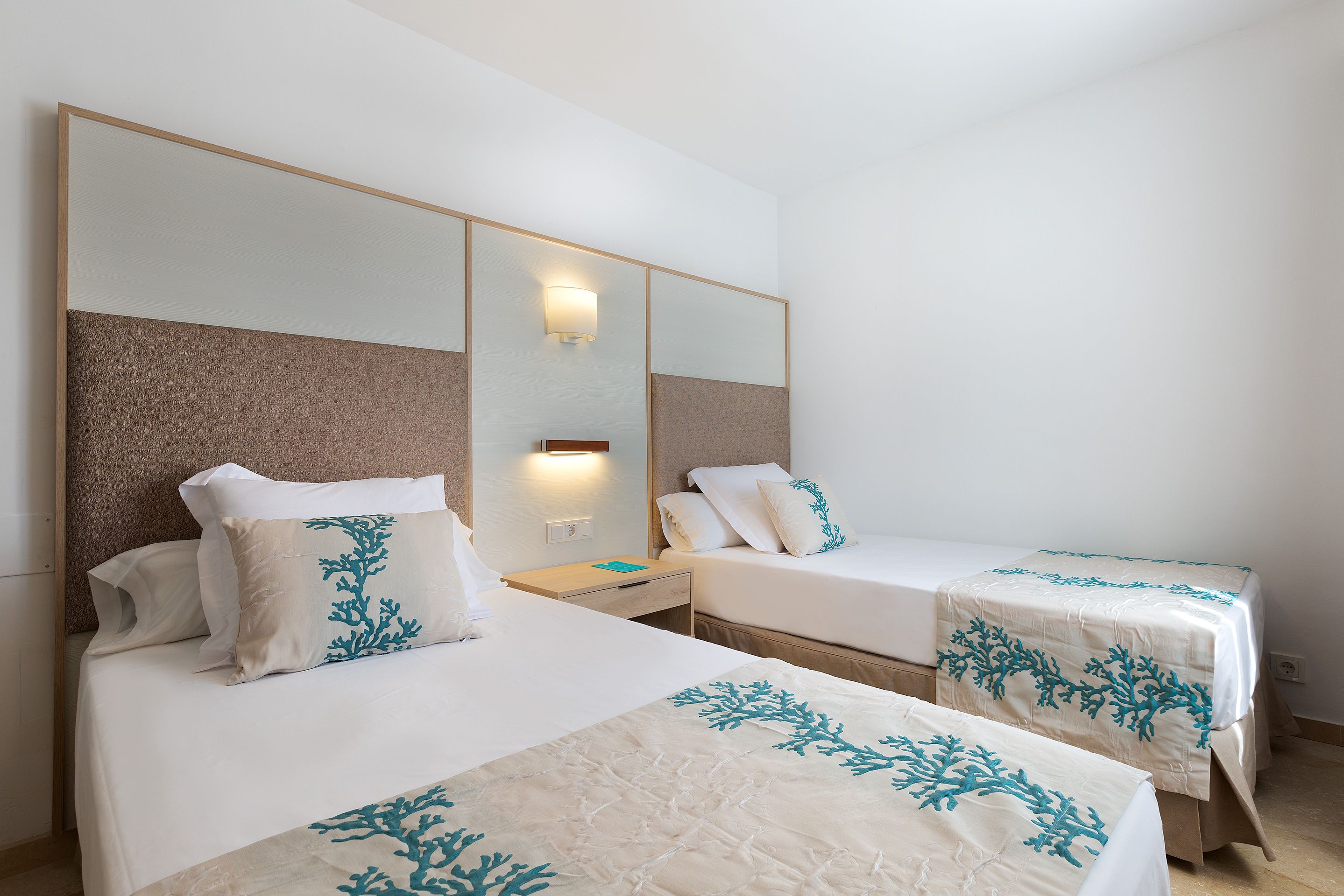 SUITE 2 BEDROOMS BALCONY OR TERRACE 