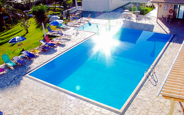 Corfu, Hotel Nasos & Daisy, piscina exterioara.jpg