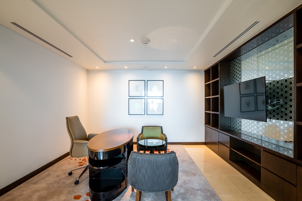 EXECUTIVE SUITE