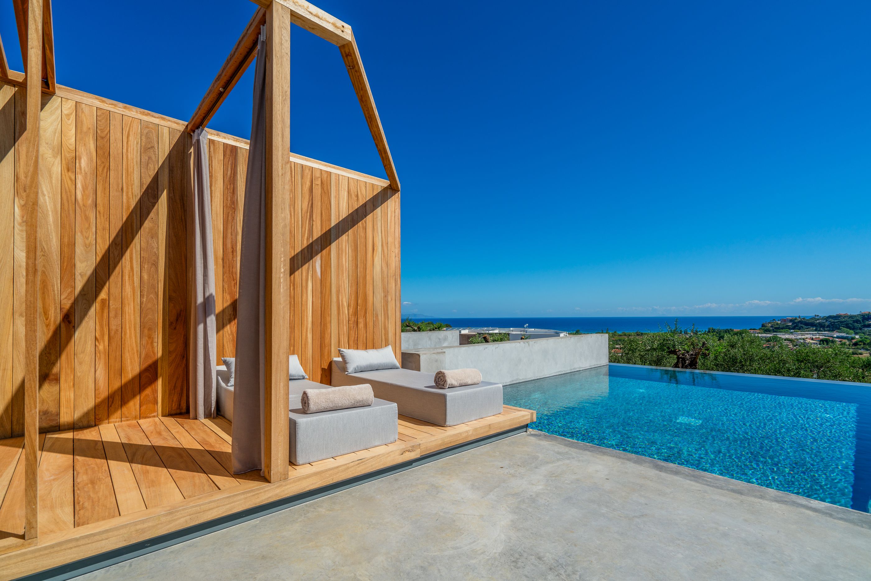 PRIVATE POOL SUITES