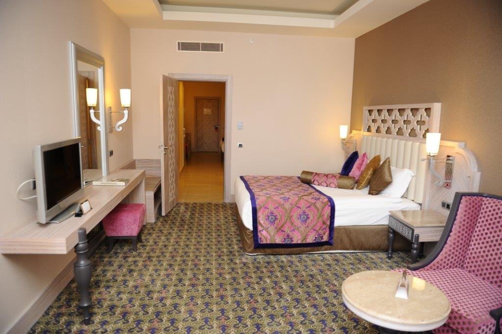 Hotel Royal Alhambra Palace camera cu pat matrimonial
