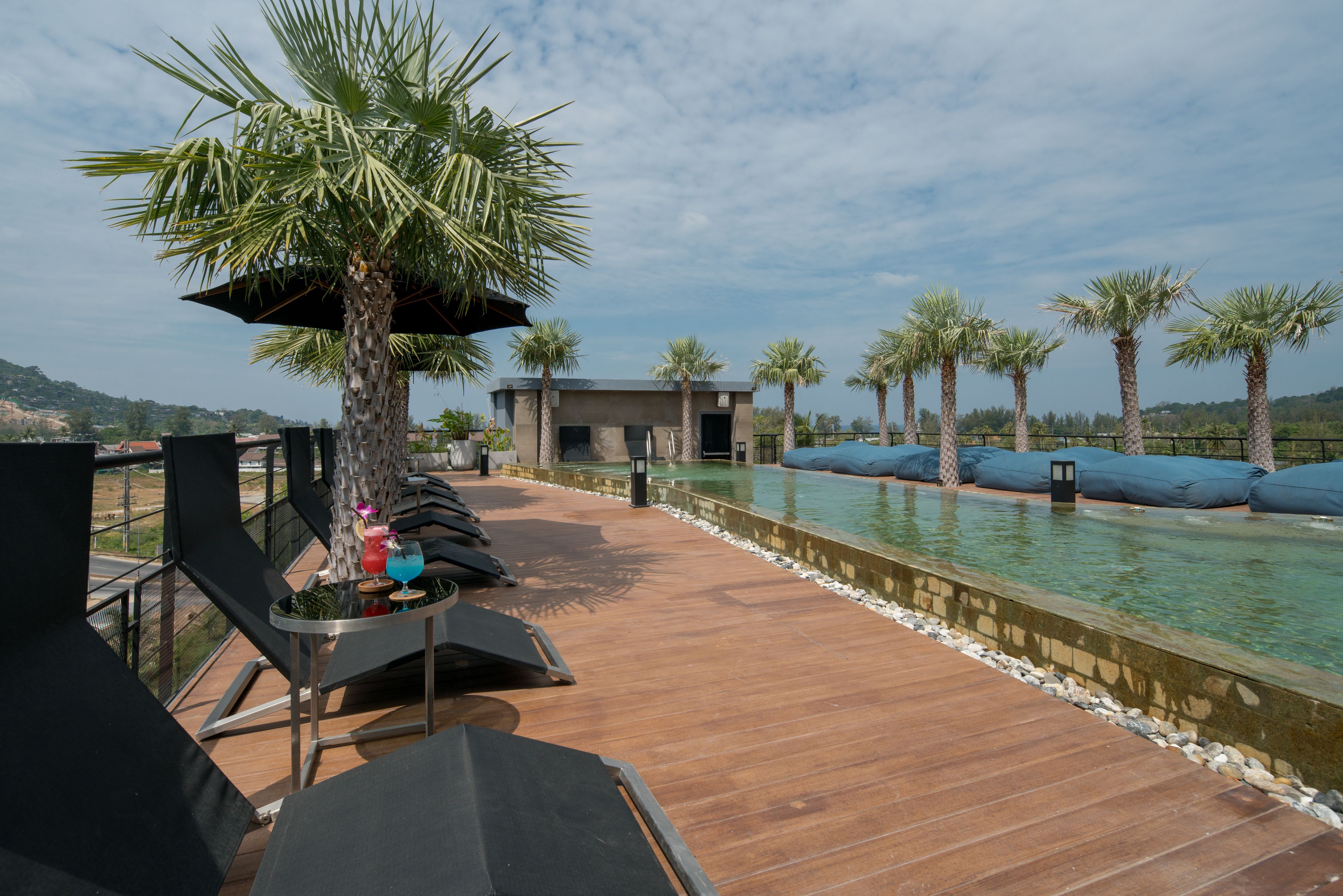 Pool Bar
