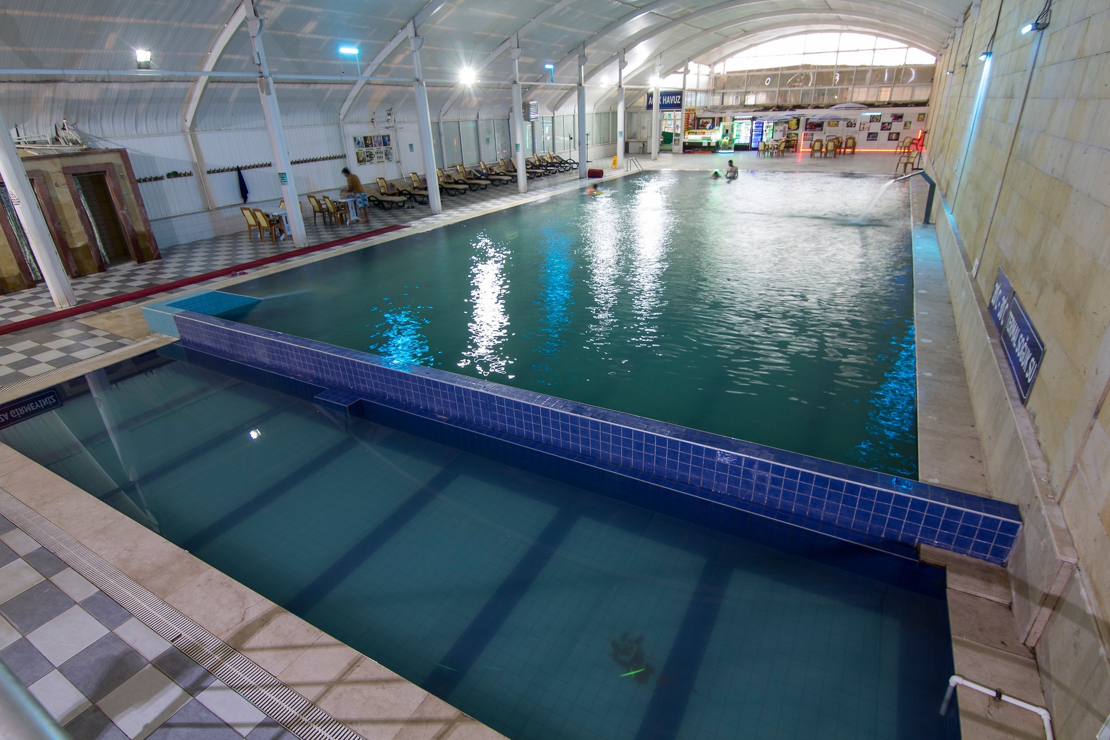 Piscină interioară
