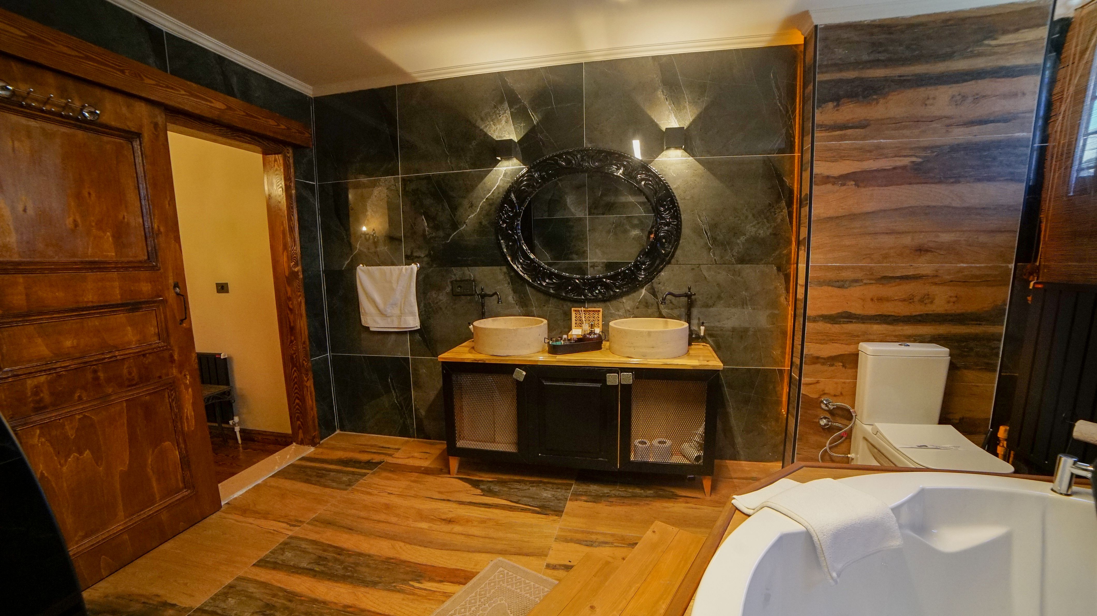 QUEEN DELUXE ROOM 