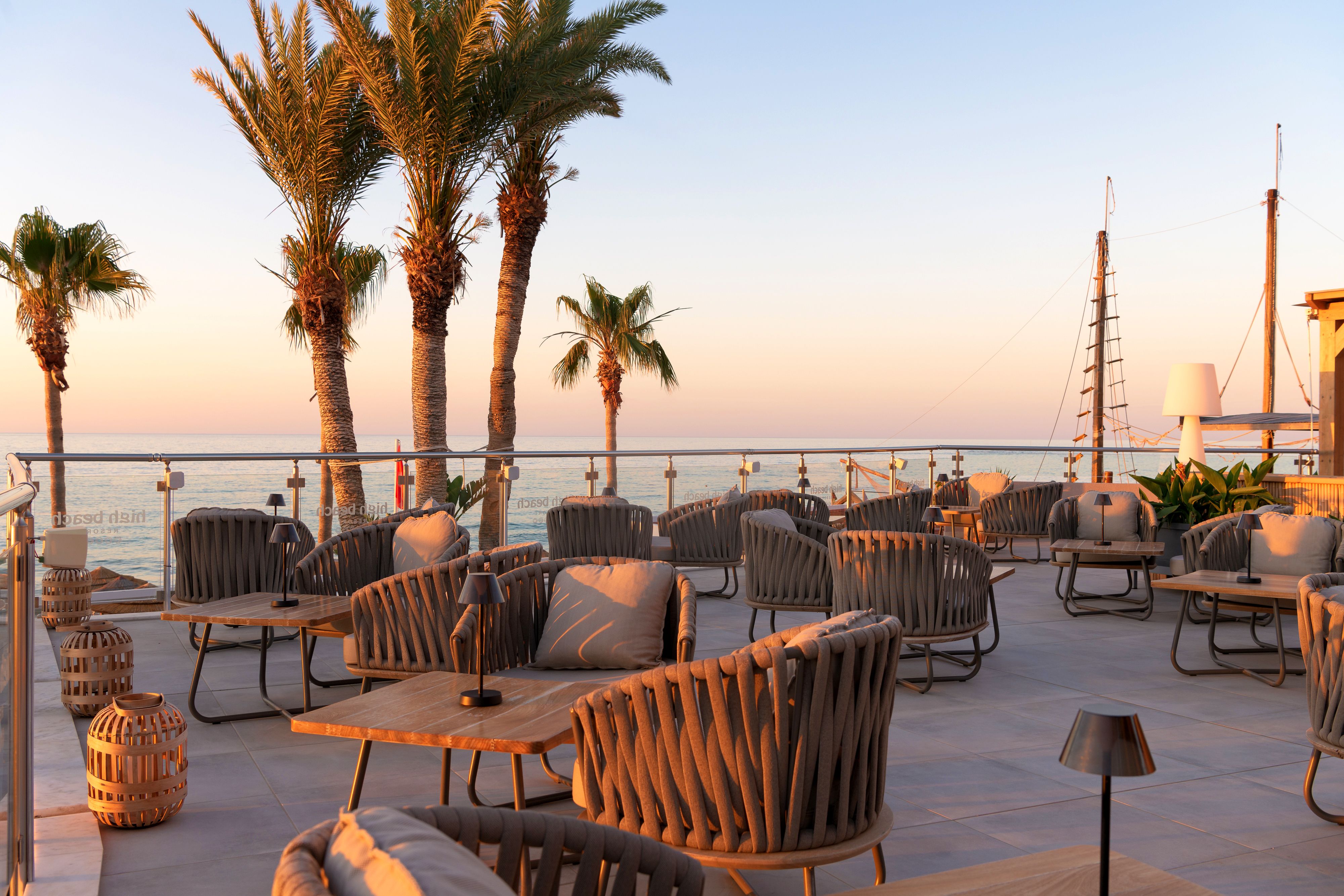 Sunset Cocktail Bar
