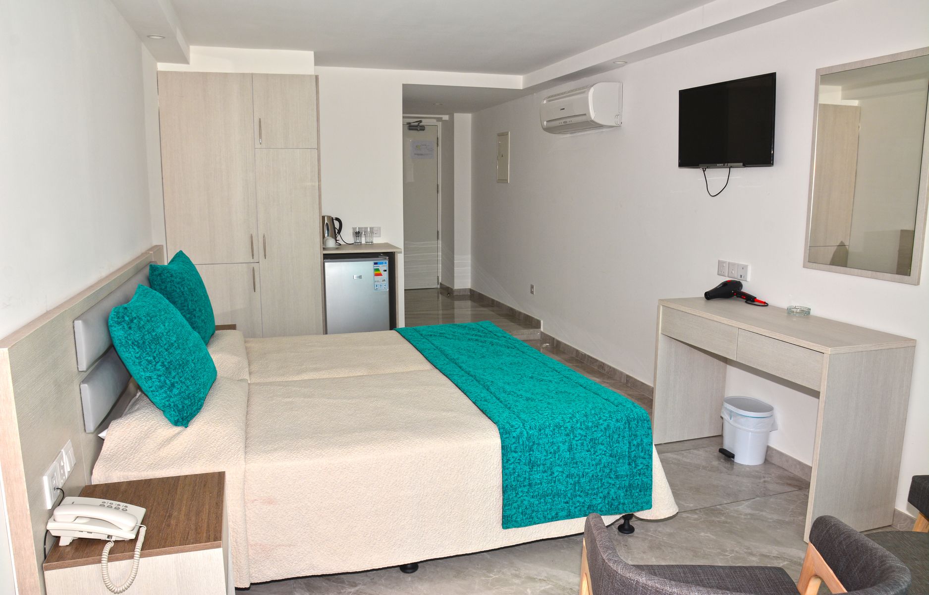 STANDARD ROOM(POOLVIEW,BALCONY)