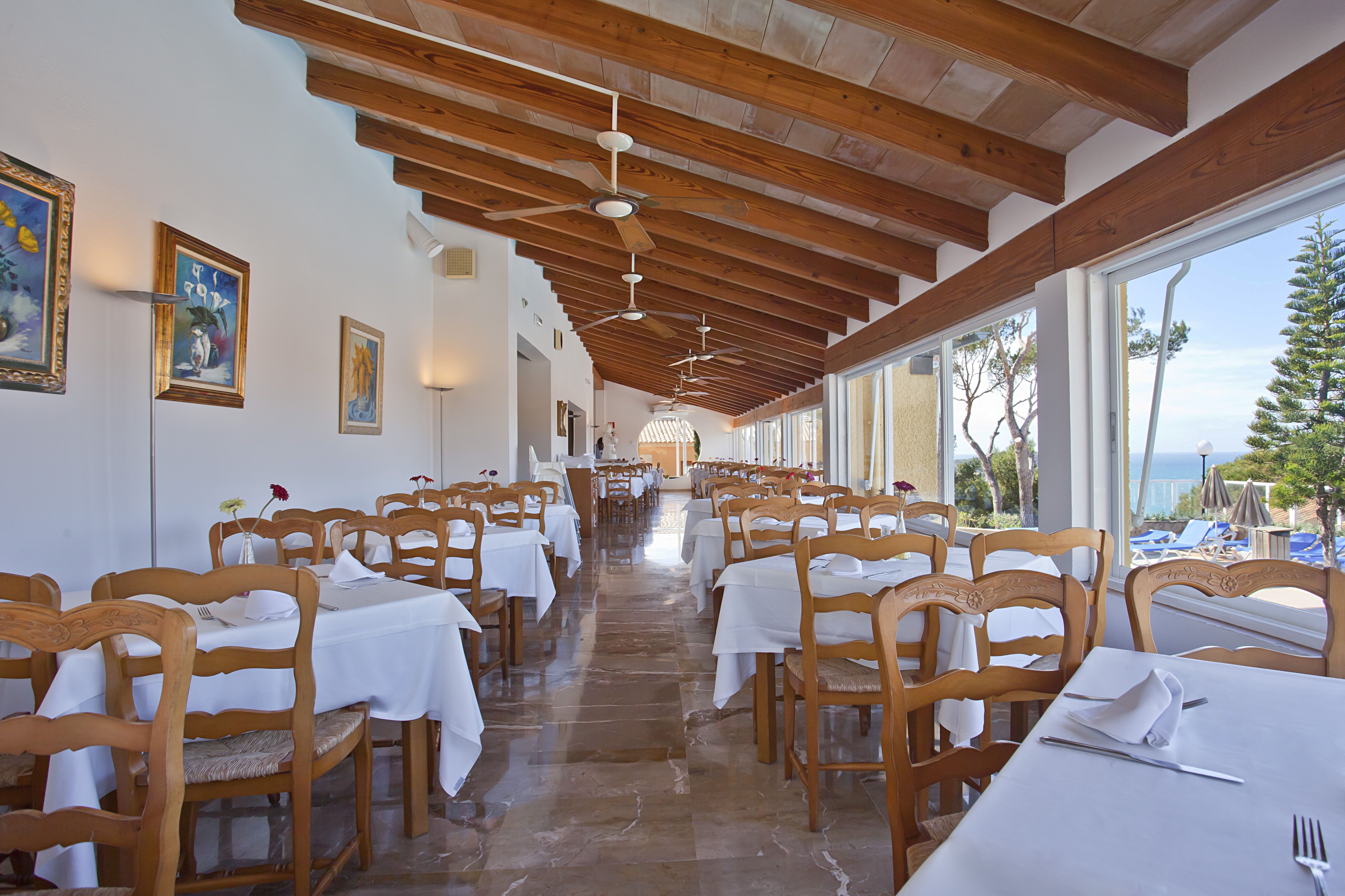 MAIN RESTAURANT