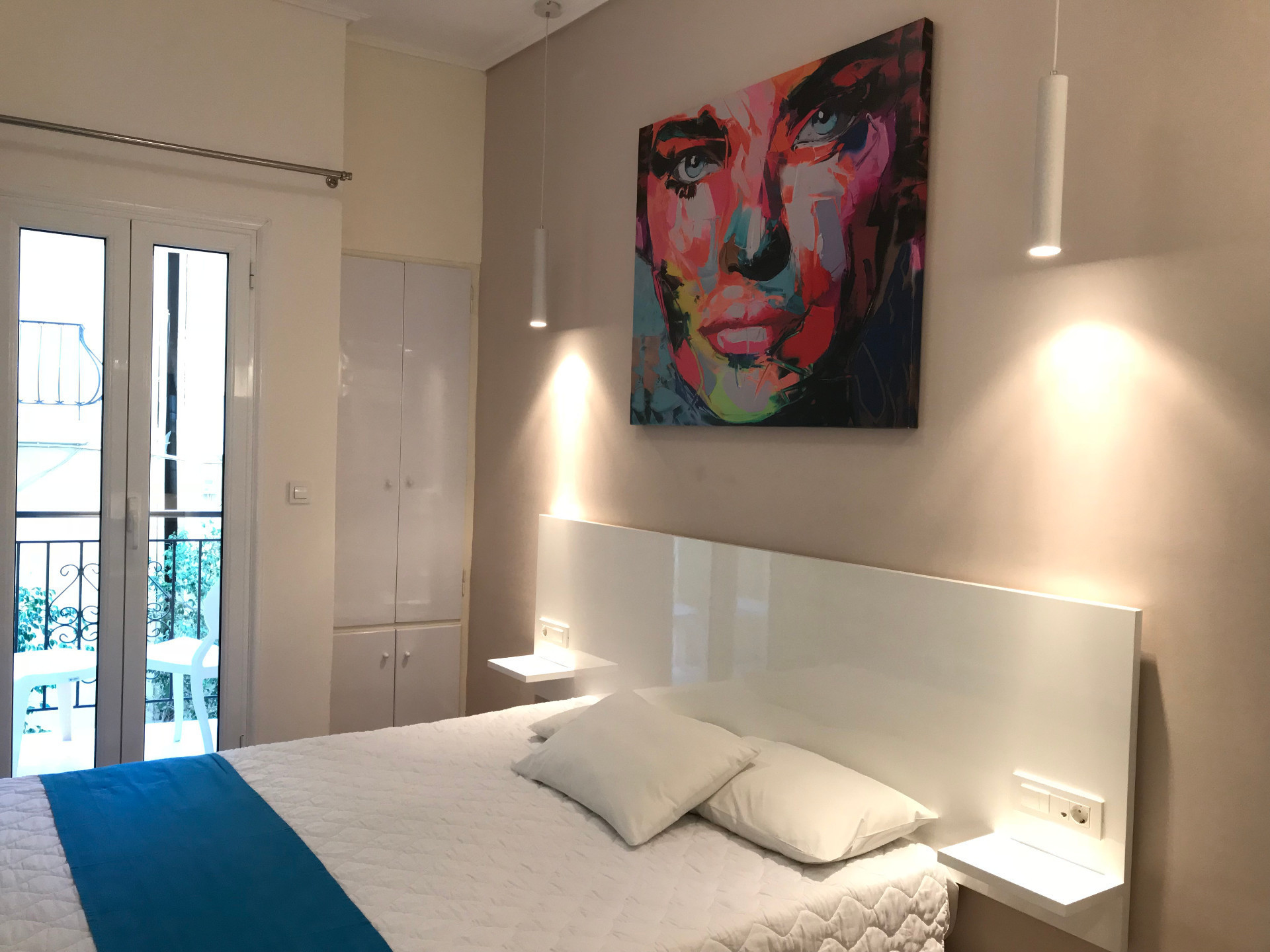 SINGLE ROOM